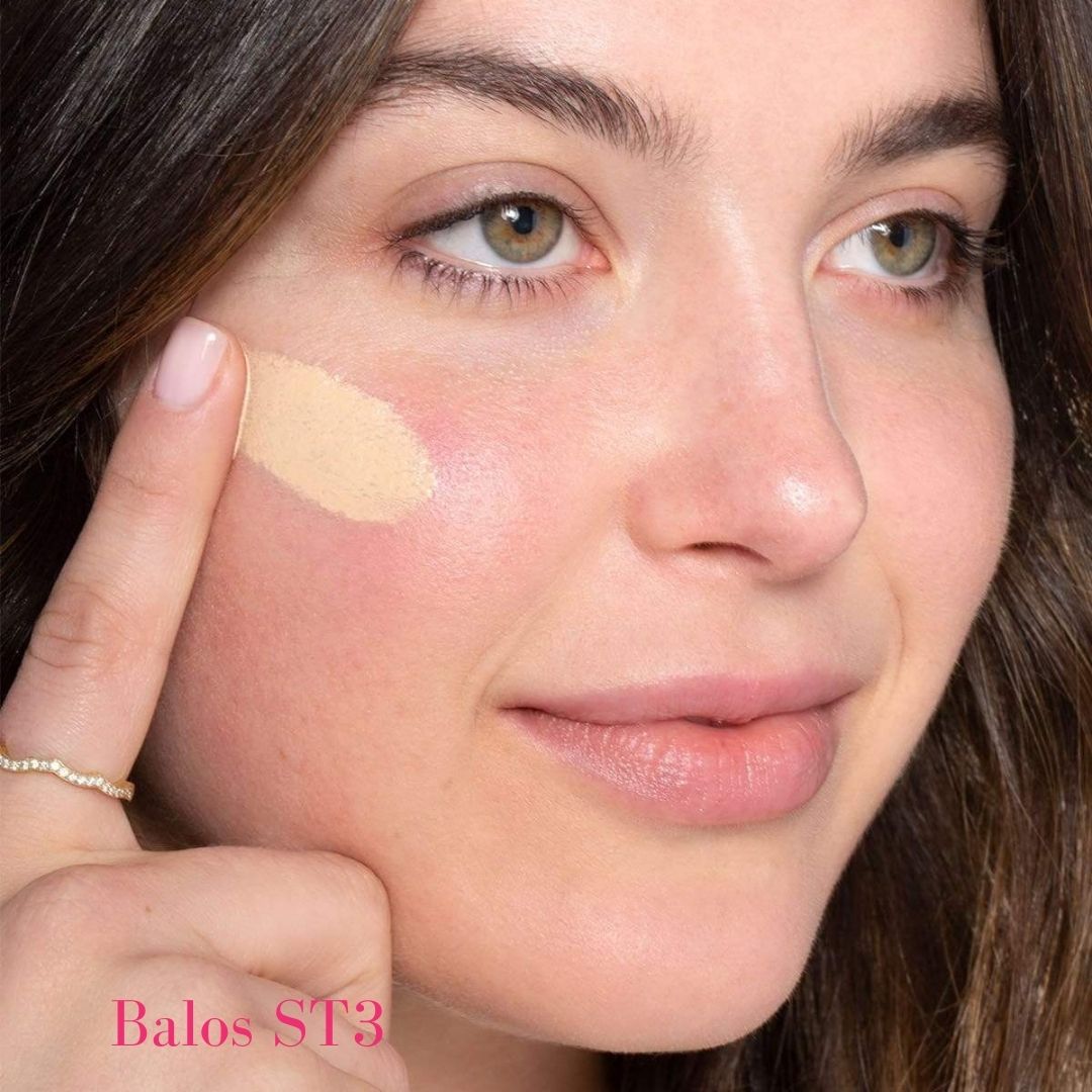 ILIA Super Serum Skin Tint SPF 40 - ST3 Balos: (for fair skin with neutral cool undertones) on model - AILLEA  
